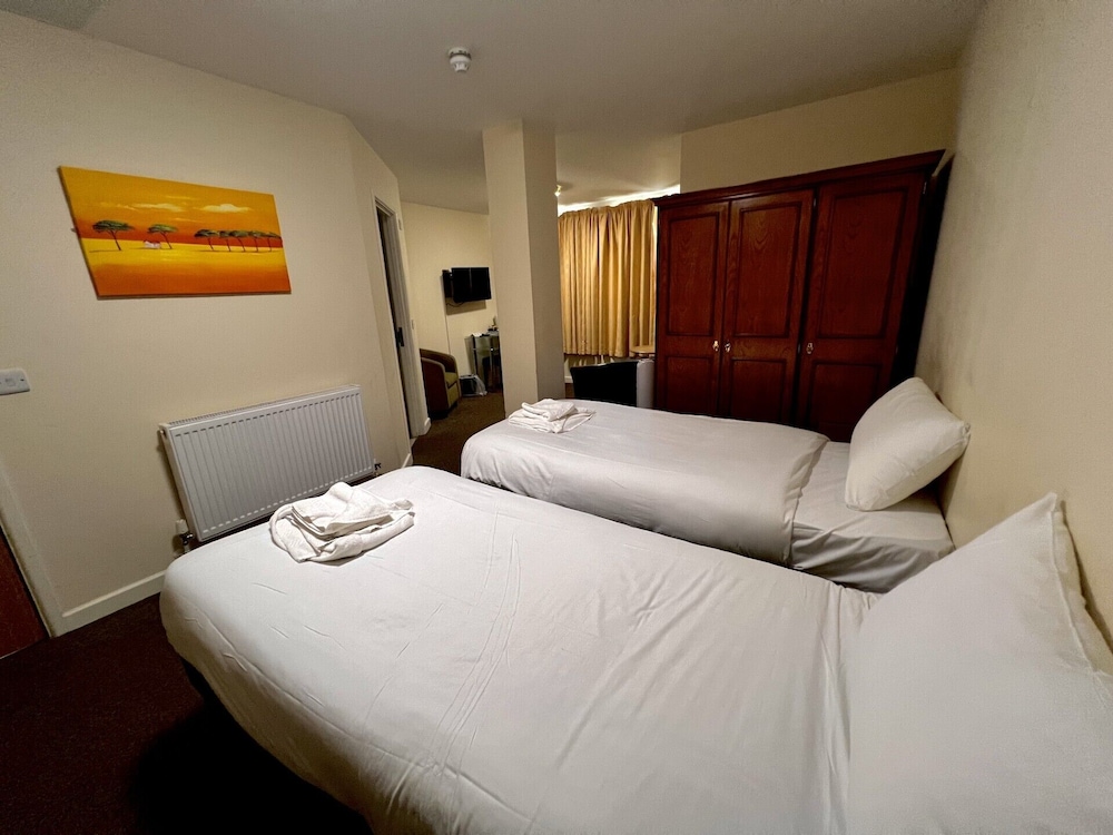 Room, Twin Beds, No Window, Small