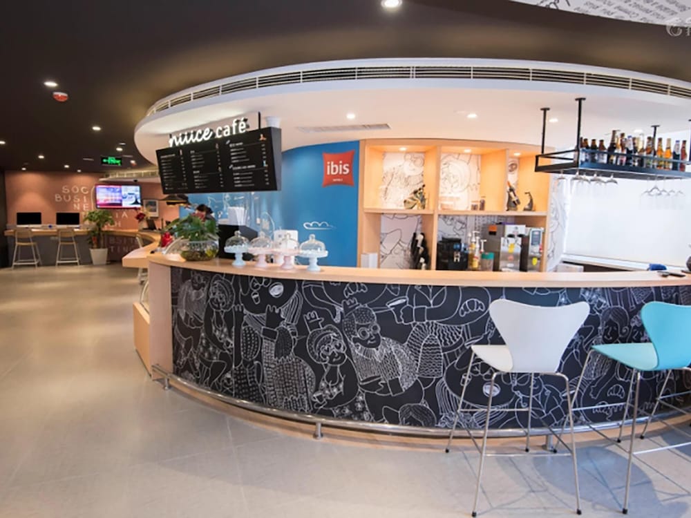 Ibis Luoyang Baolong Square Hotel 6/47