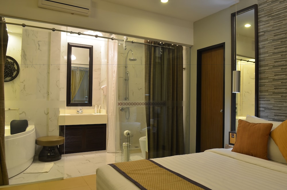 D Hotel And Suites 15/50