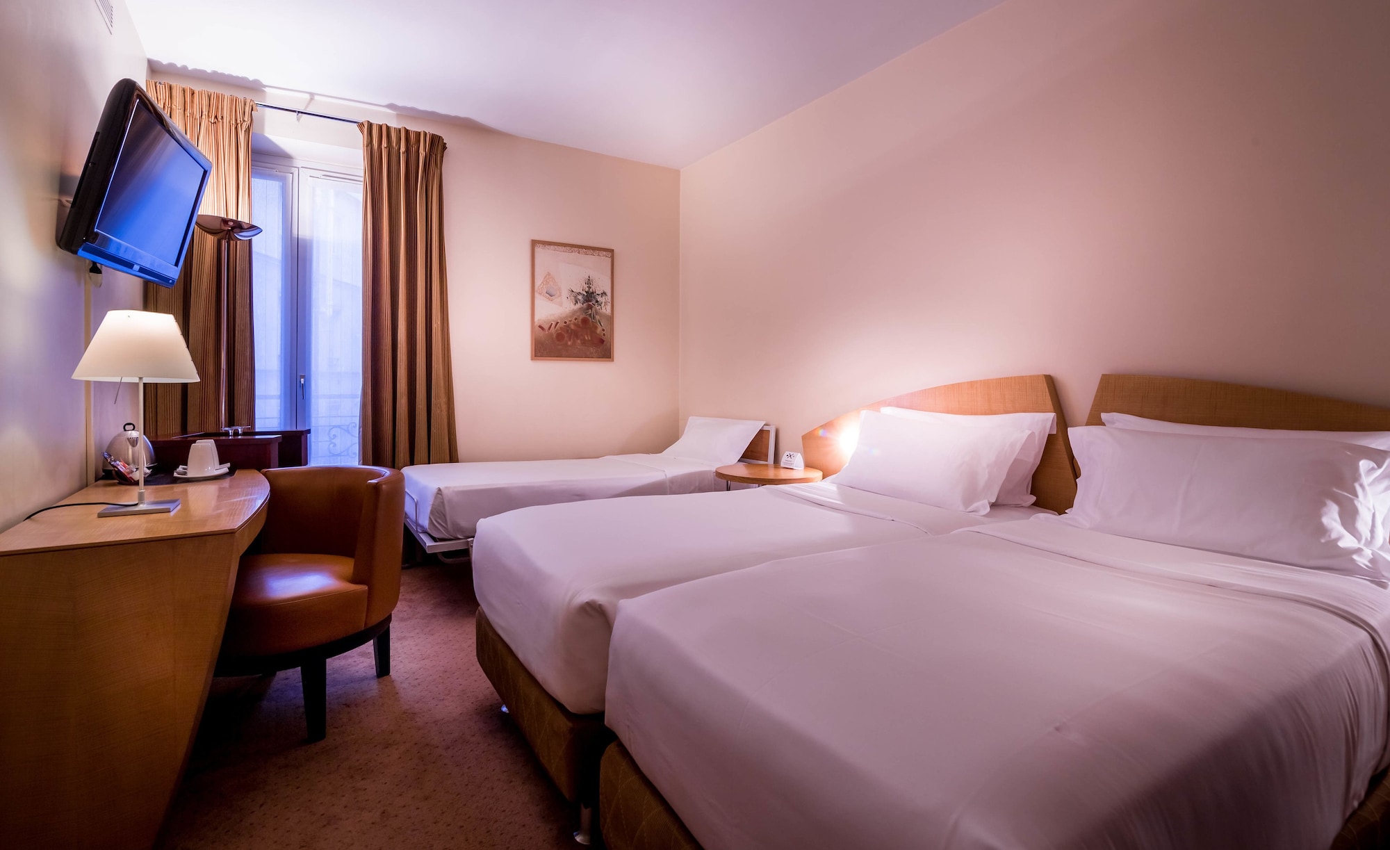 2 Bedrooms, Family Suite, 1 Single and 2 Queen Beds, 2 Bathrooms