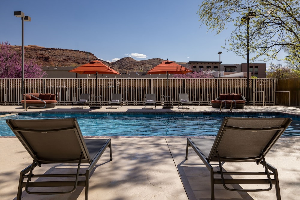 RIVER CANYON LODGE 56/57
