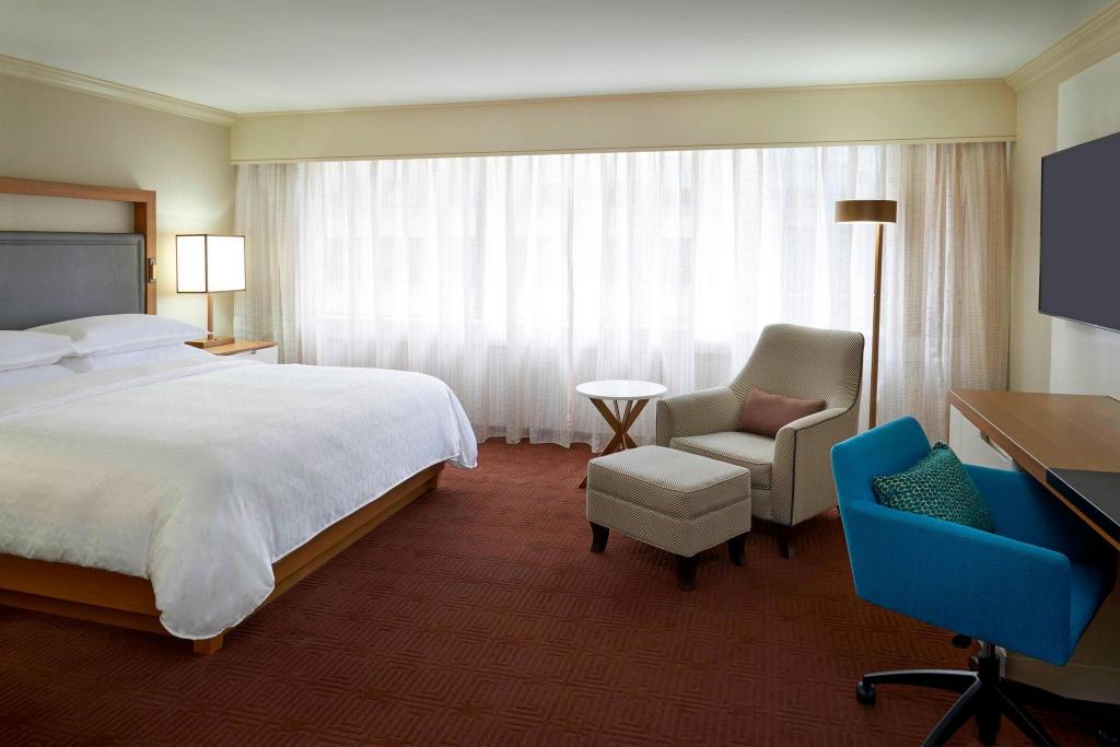 Suite, King Bed, Club Floor, High Floor