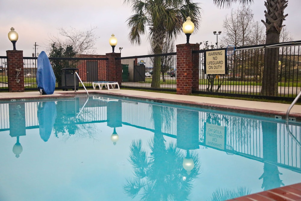 Hampton Inn And Suites Jennings 5/50