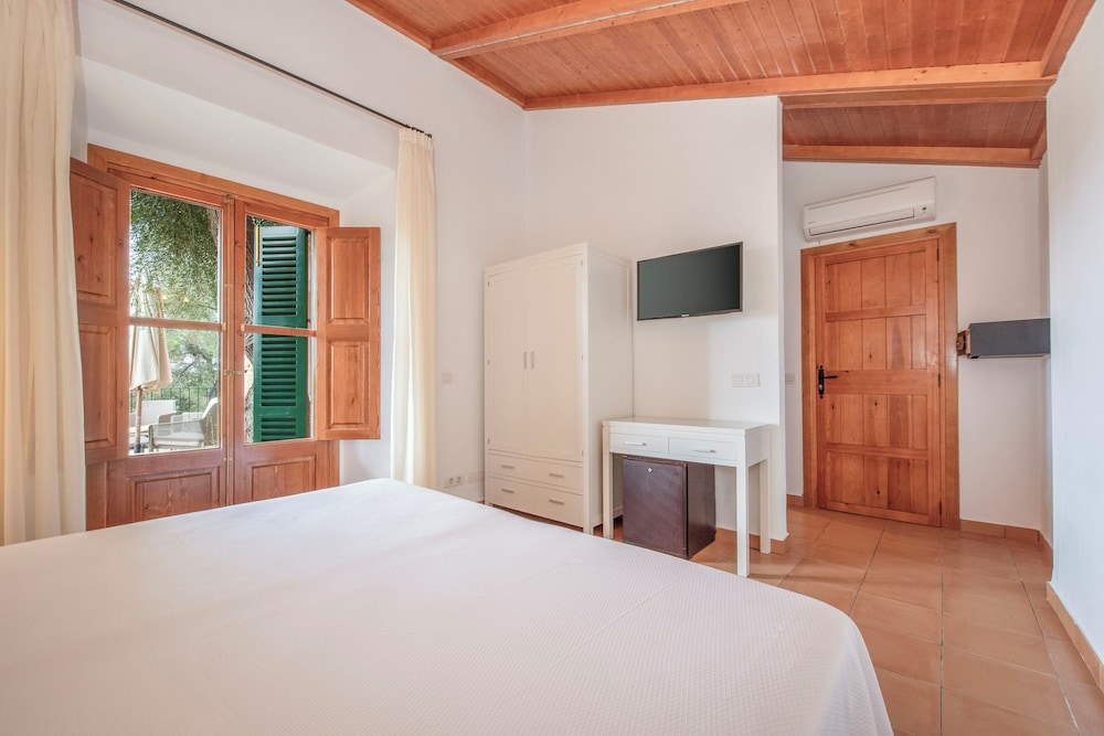 STANDARD, DOUBLE OR TWIN BED, BALCONY