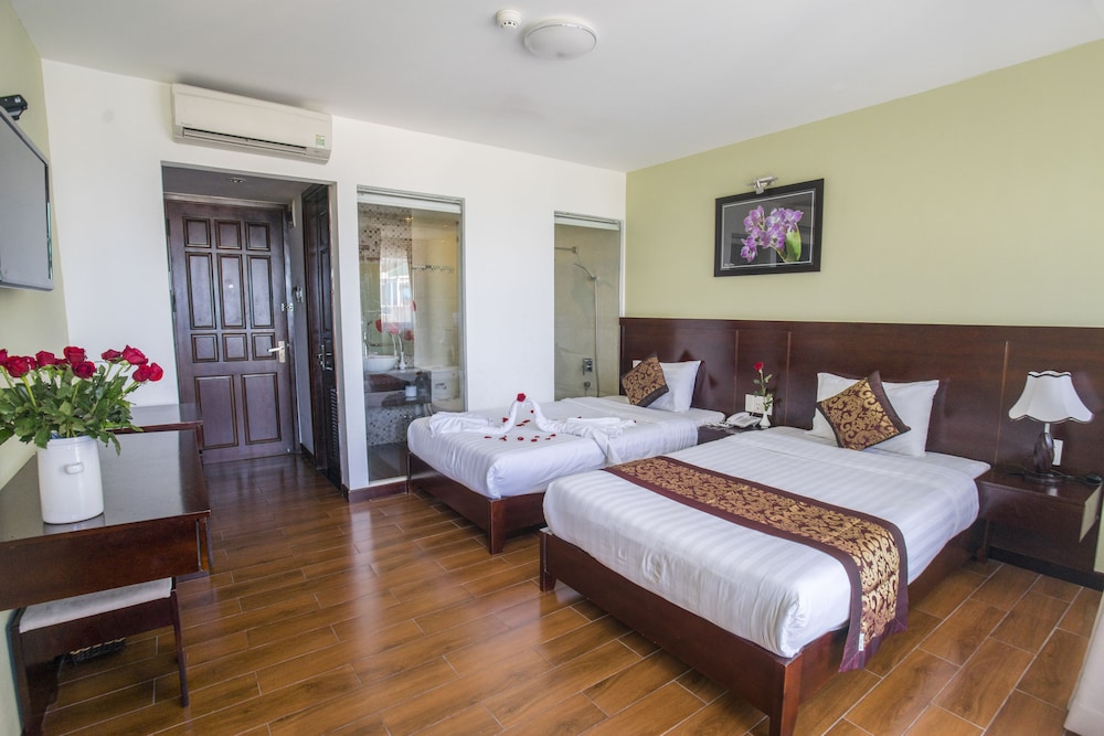 Dragon Sea Hotel 30/50