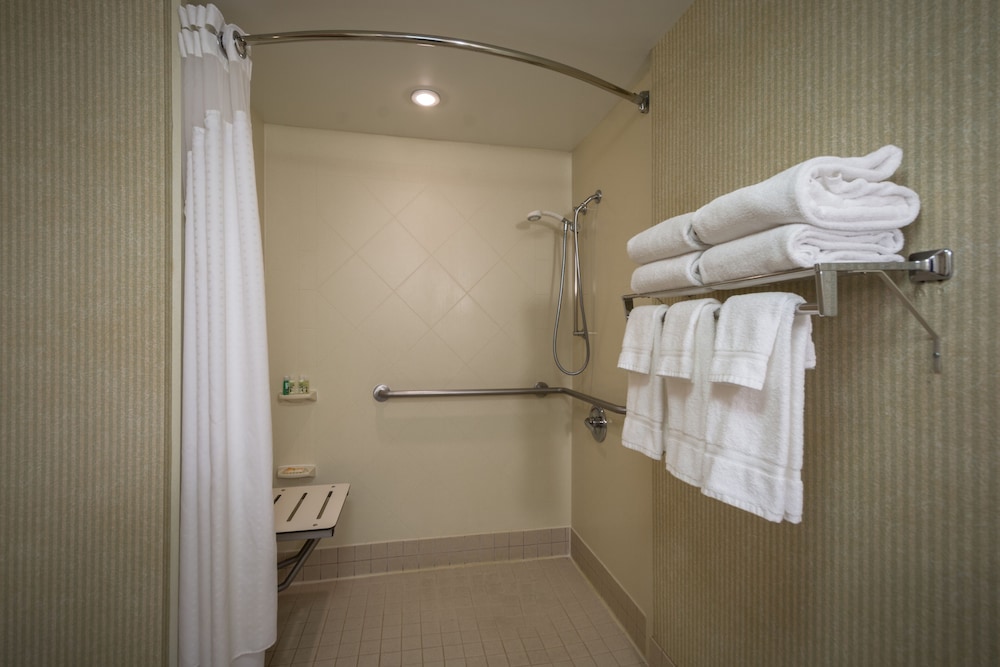 Holiday Inn Arlington at Ballston, an IHG Hotel 50/50