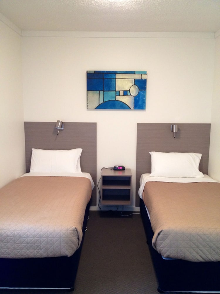 Adina Place Motel Apartments 20/52