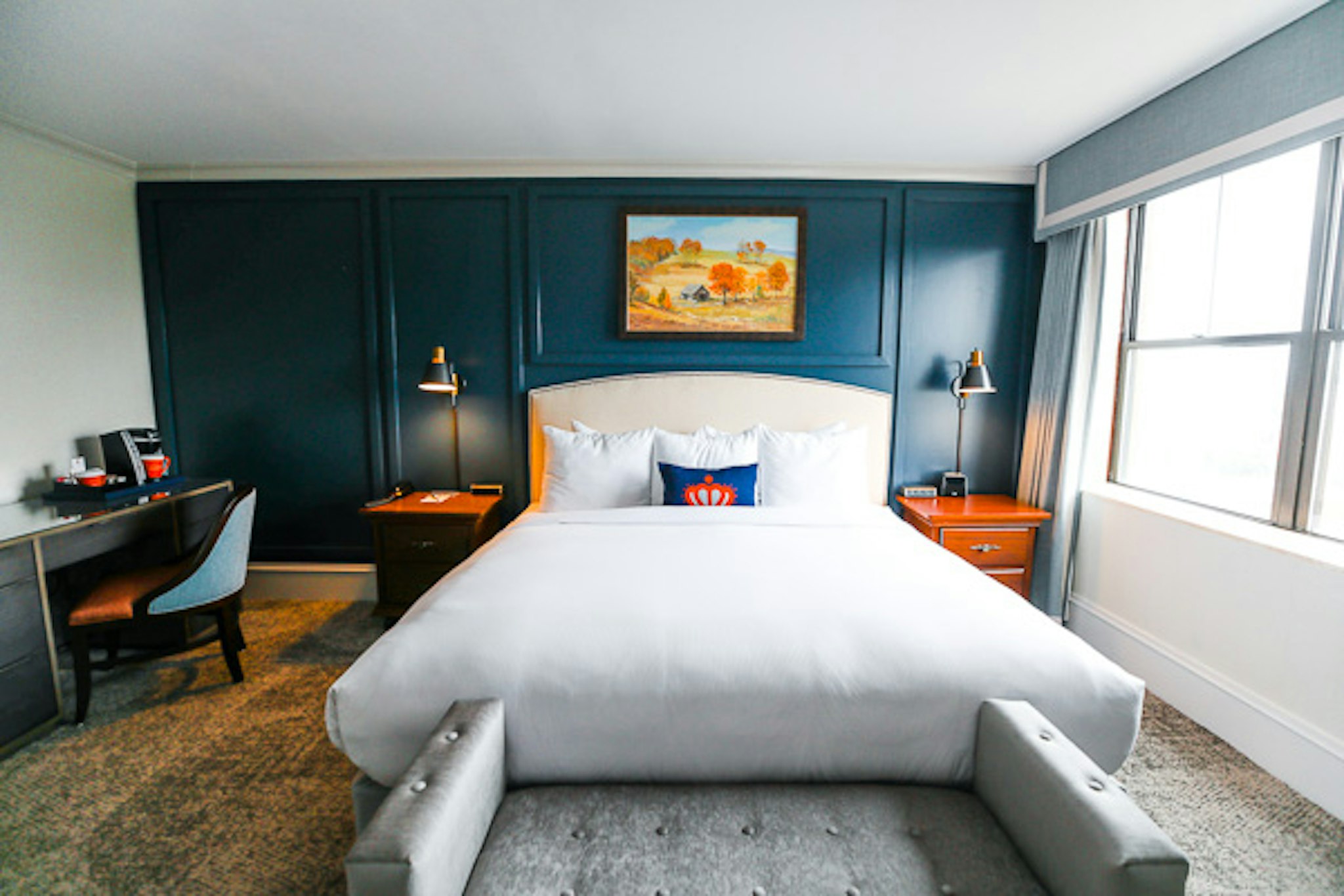 EXECUTIVE, KING BED
