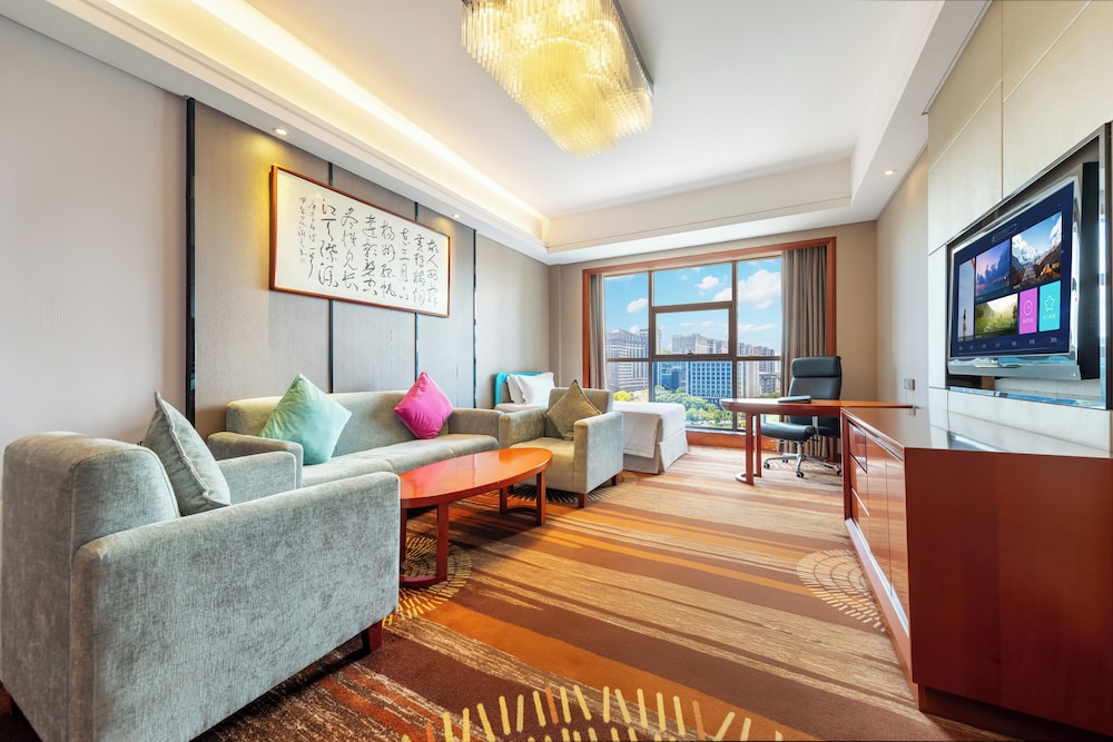 King Maker Grand Hotel 33/49