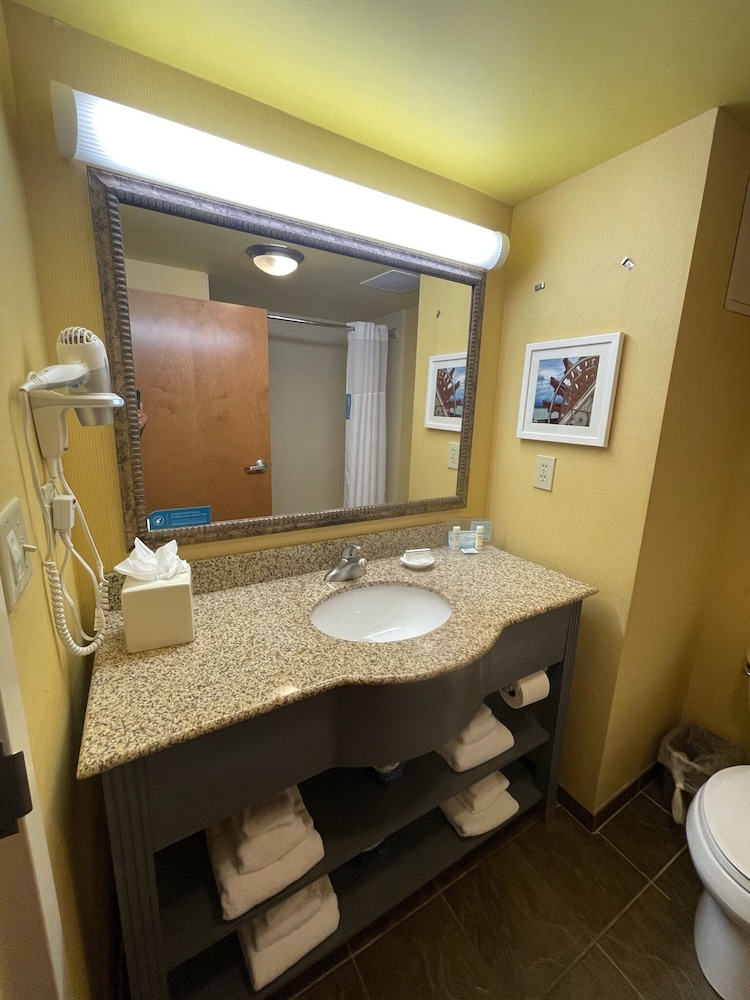 Hampton Inn Suites Louisville 21/46