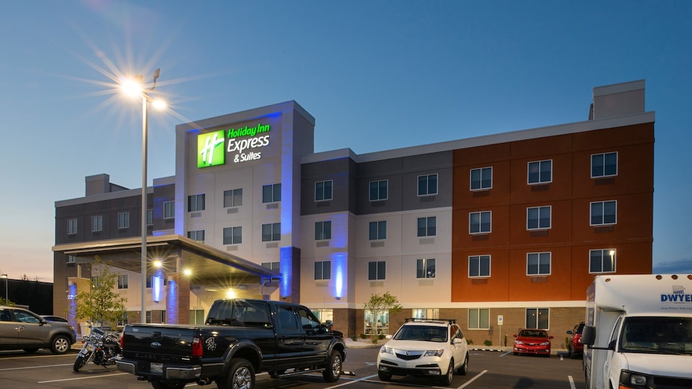 Holiday Inn Express & Suites Lexington - Hamburg Area 3/47