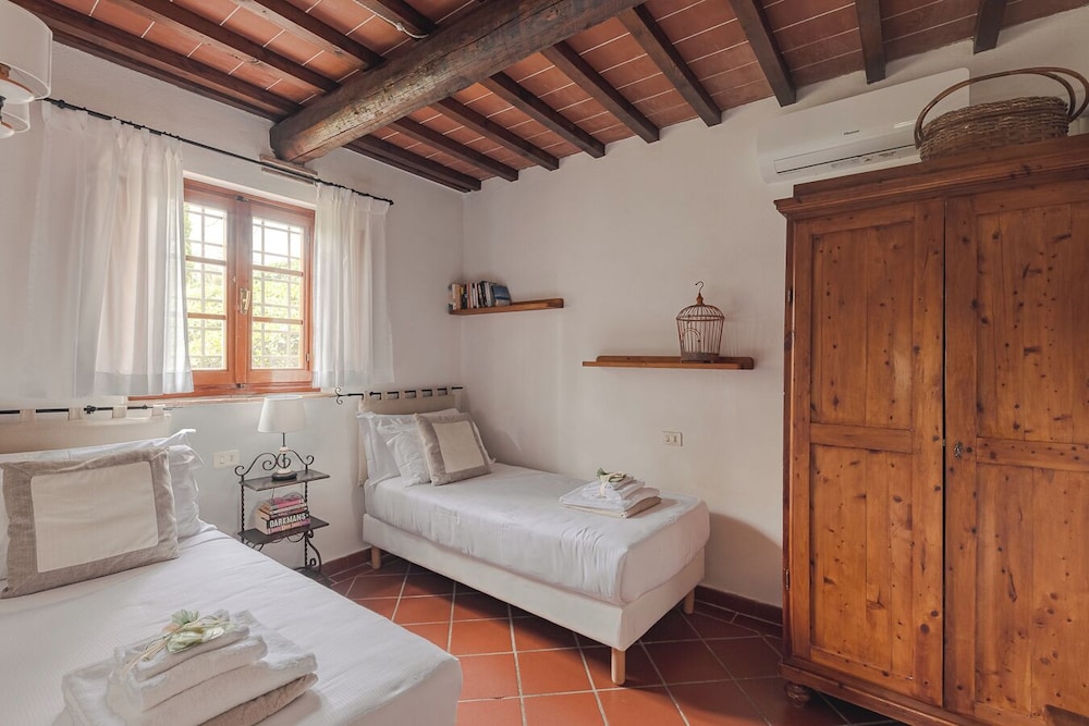 2 BEDROOMS, CLASSIC, APARTMENT
