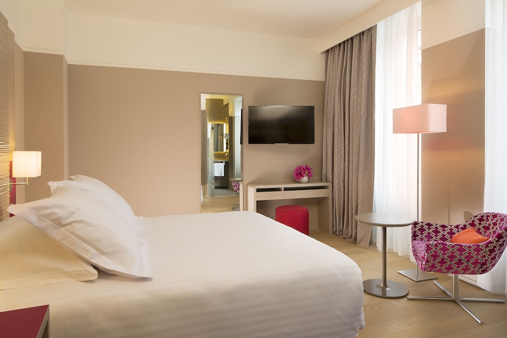 DELUXE, DOUBLE BED
