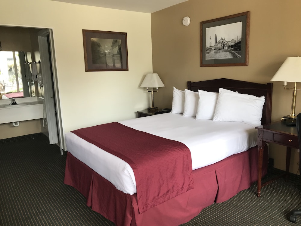 Carmel Inn Suites 14/47