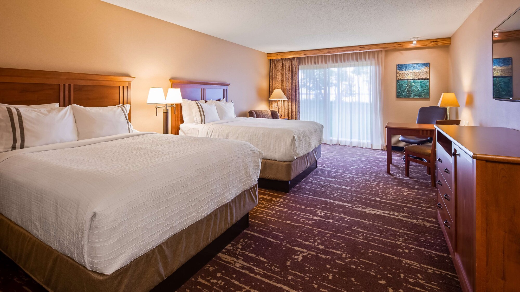 Standard, 2 Queen Beds, Lake Front, Patio