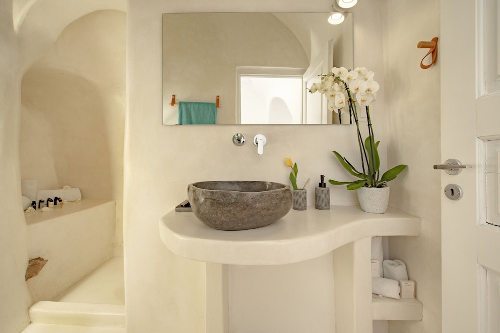 EXCLUSIVE, SUITE, JETTED TUB
