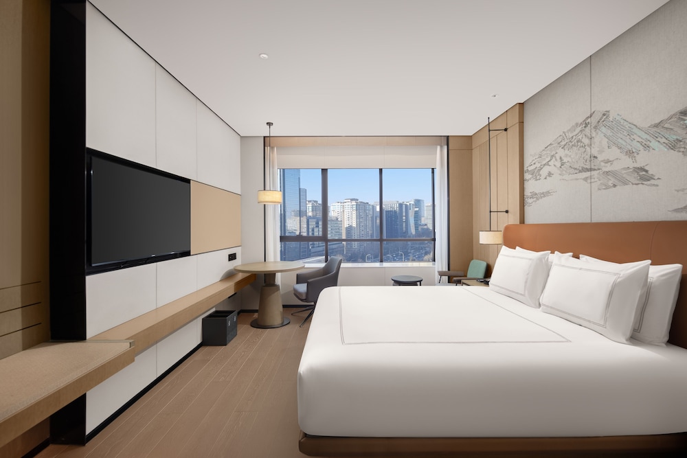 Swiss, Executive, King Bed, City View