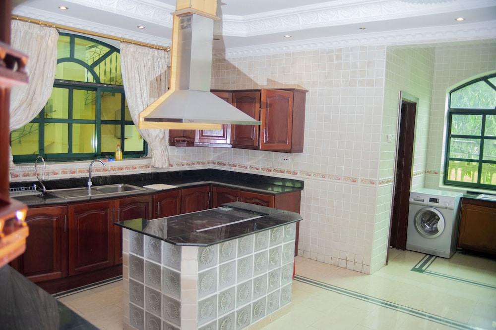 Luxury 2-Bdrm Apartment In Oysterbay 49/50