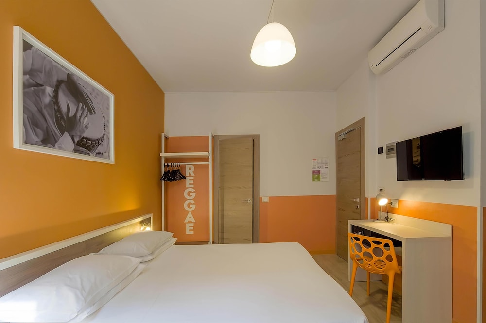 COMFORT, MULTIPLE BEDS, LARGE