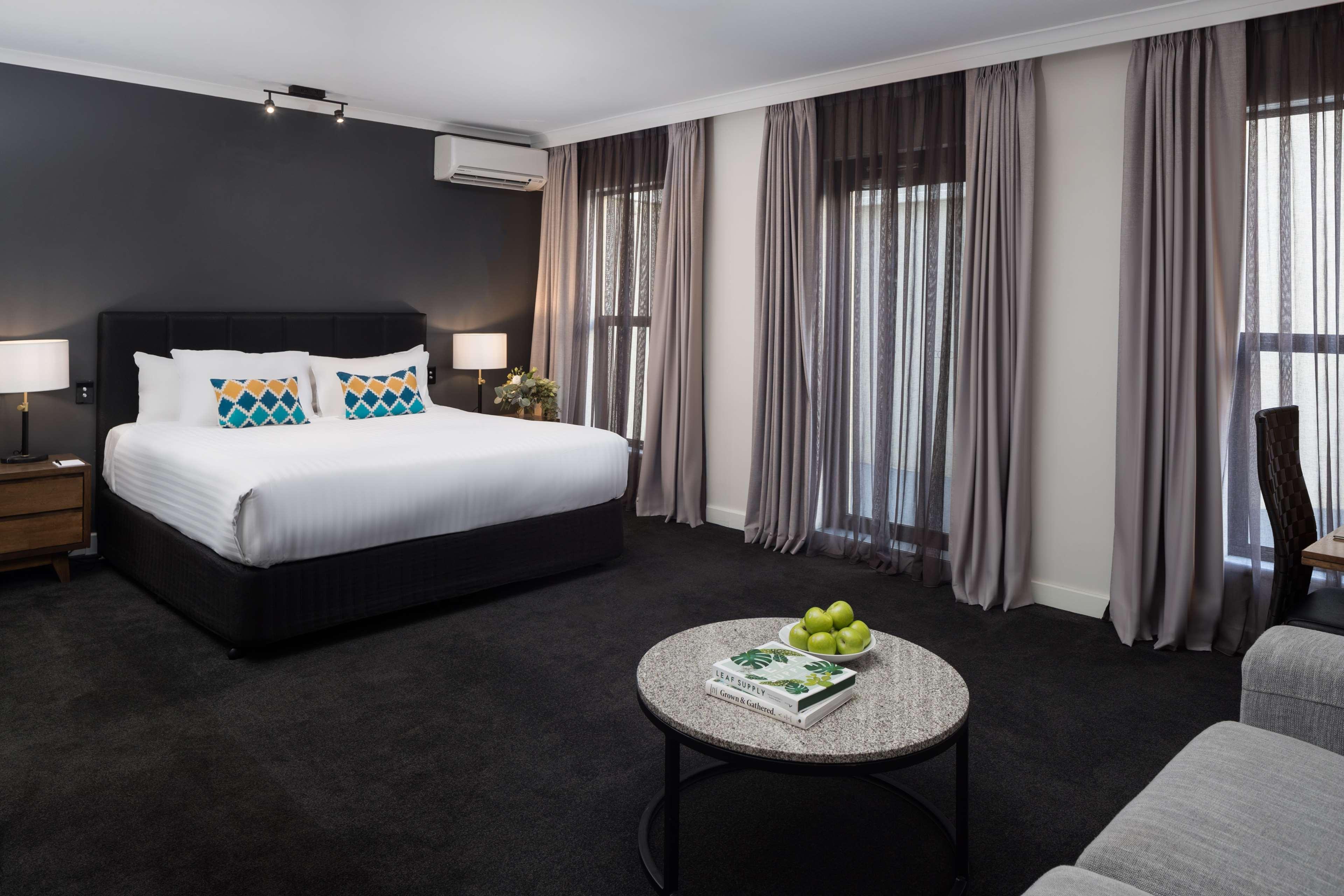 Spa, Suite, King Bed, Pool View, Balcony