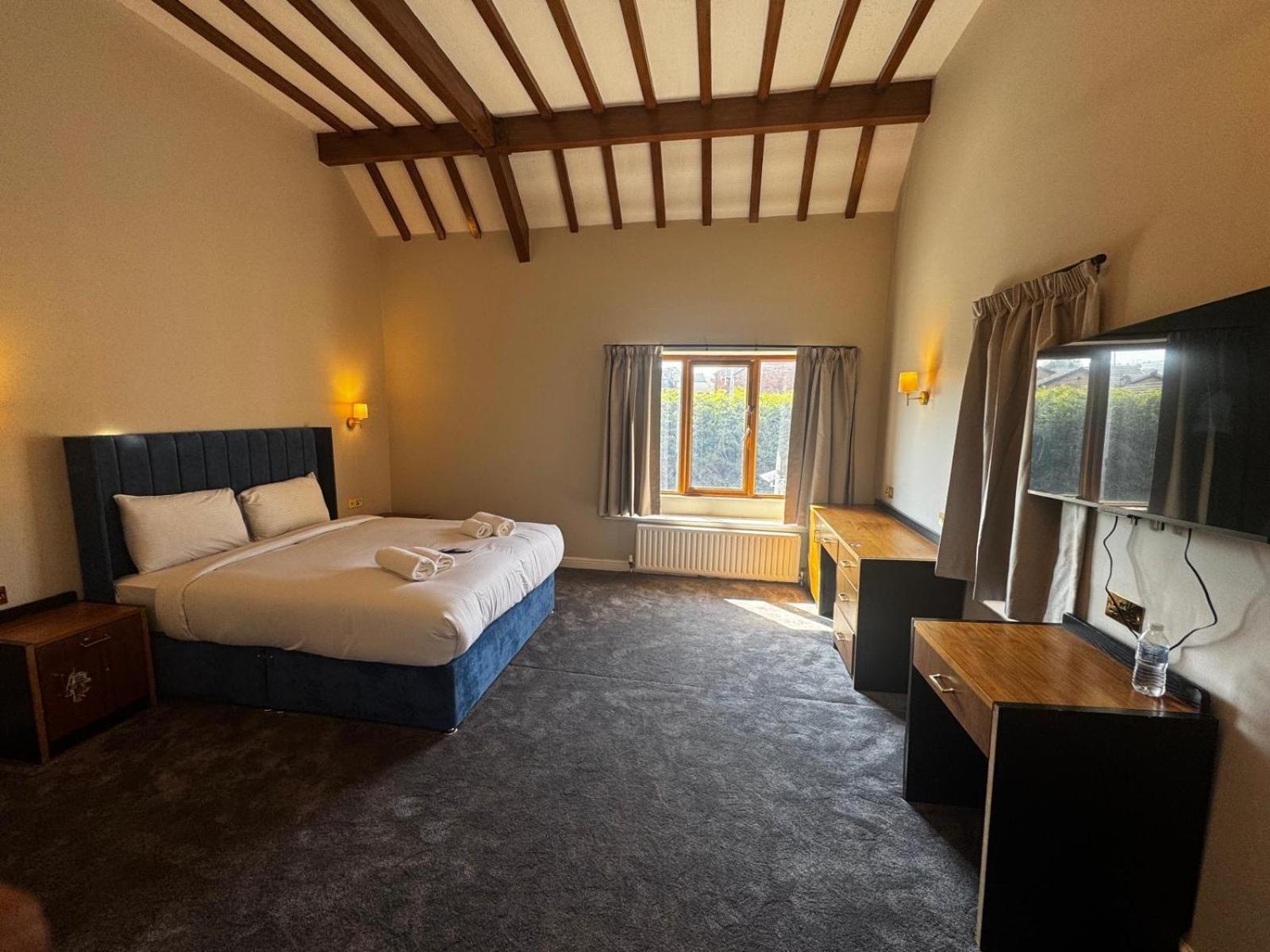 DELUXE, DOUBLE BED