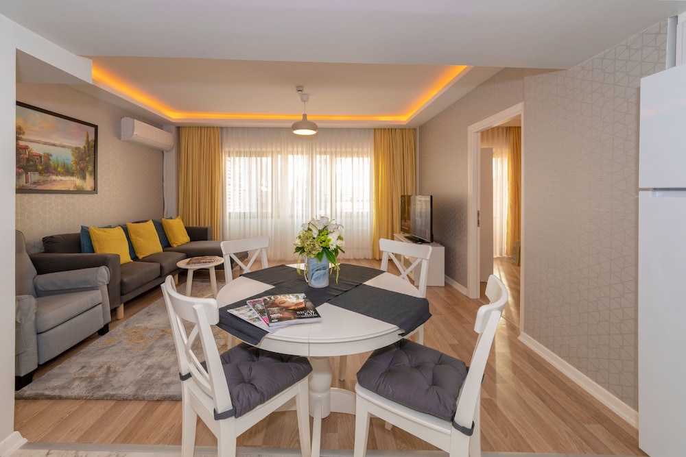Feri Suites 26/50