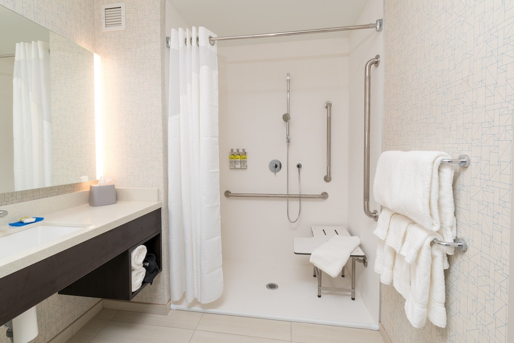 Holiday Inn Express Suites Saskatoon East University 16/78