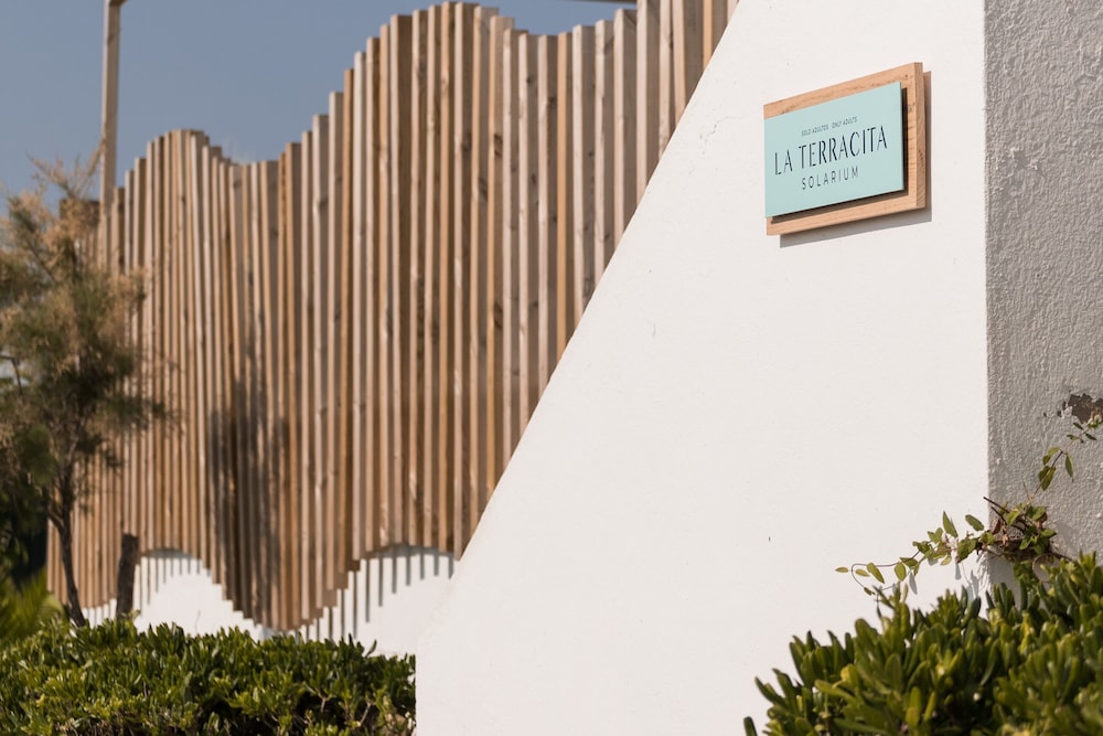 Beach Club Aparthotel 3/40