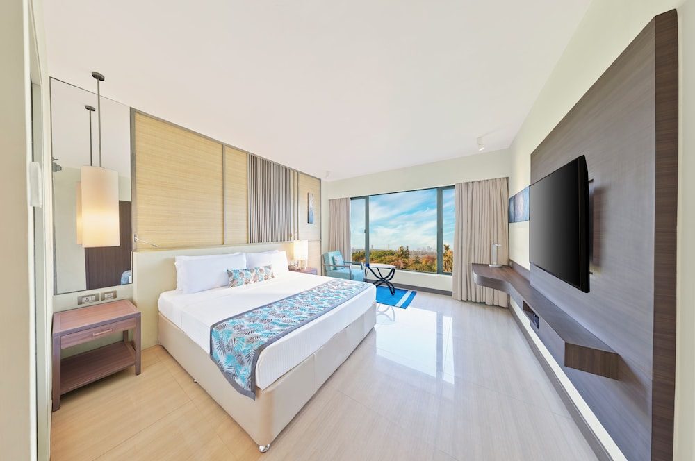 DELUXE, CITY VIEW