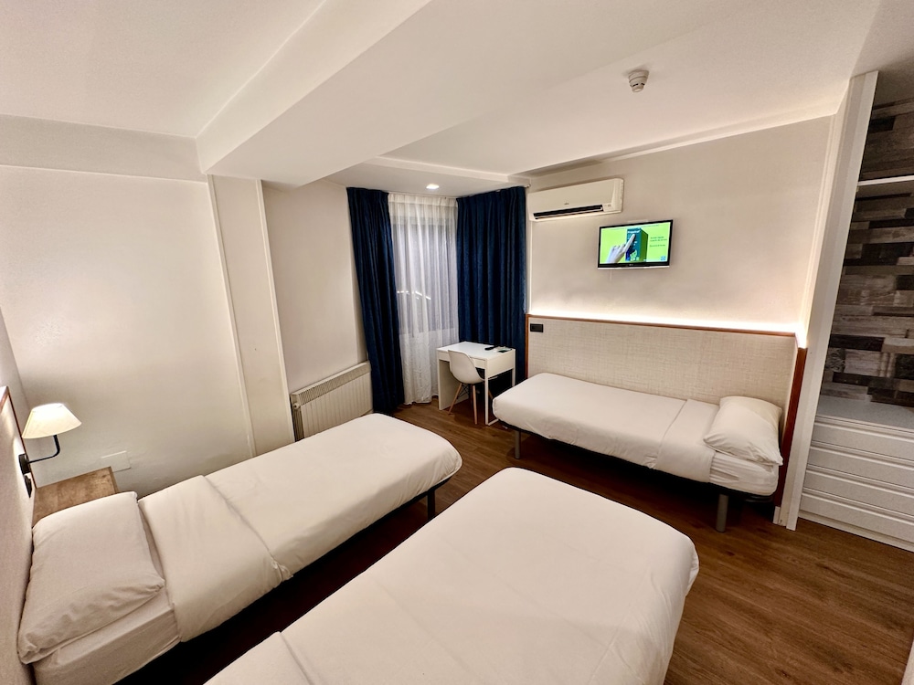 Far Home Hostel 13/71