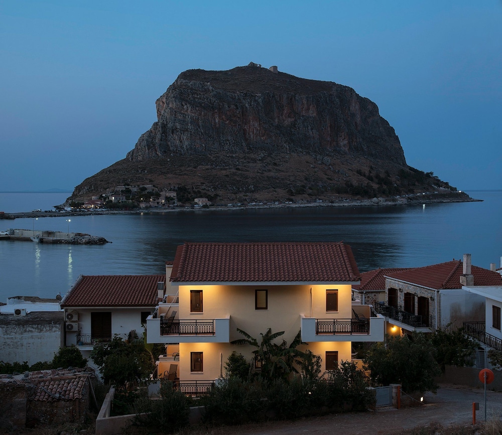 Cyrenia Guesthouse 2/32