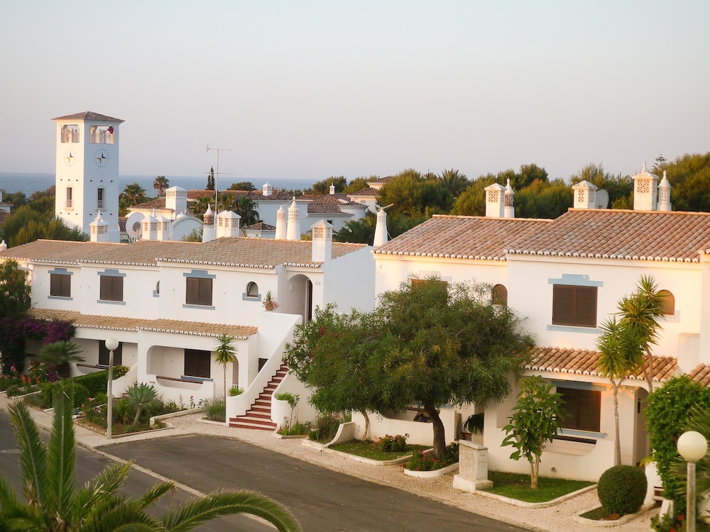 Turiquintas Holiday Village 8/57