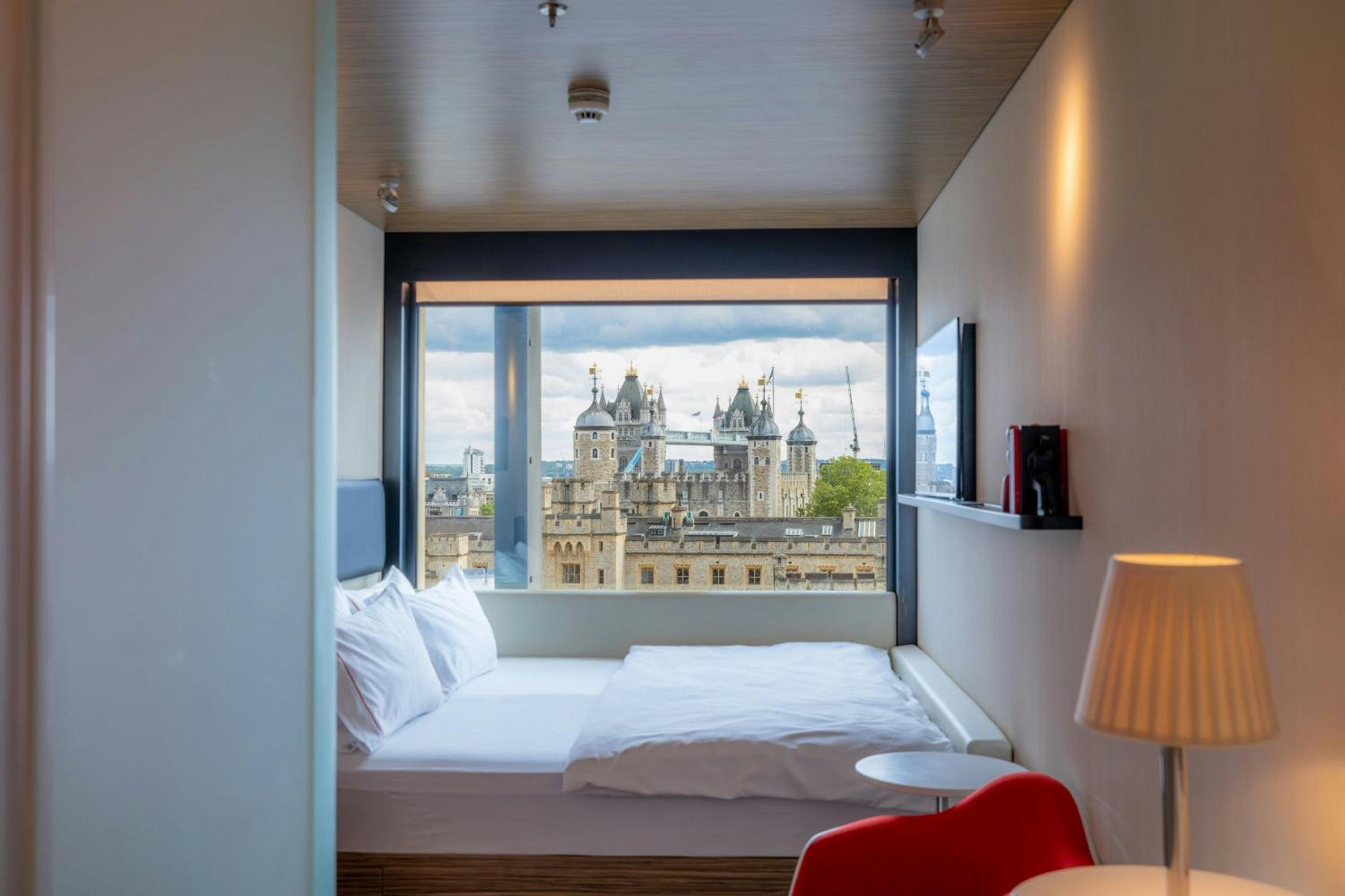 Room, King Bed, Tower Bridge View, Citizenm Tower Of London 4/9