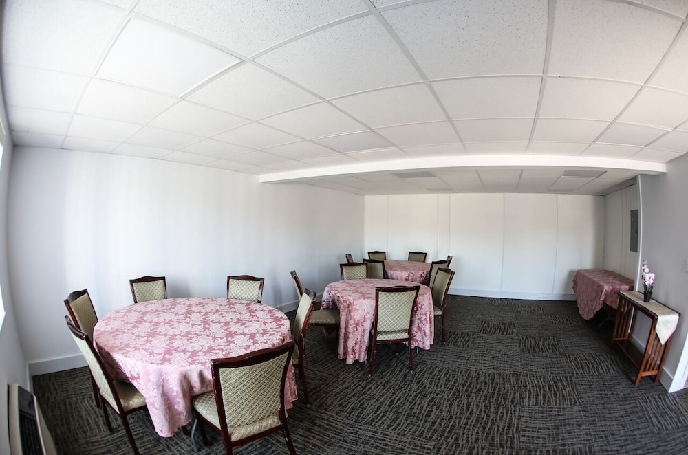 Inn at Arbor Ride Hotel and Conference Center 18/27