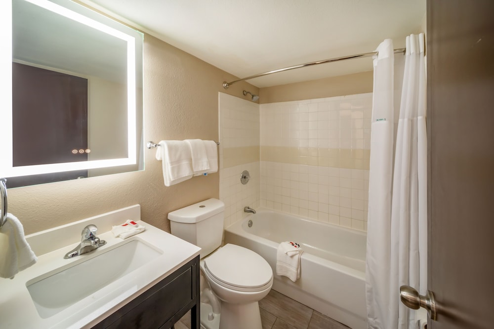 Super 8 by Wyndham Laredo 25/25