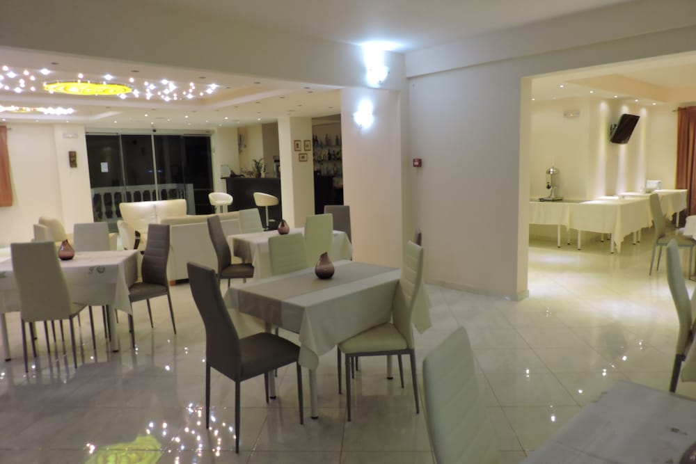 GOLDEN ROSE SUITES 43/62