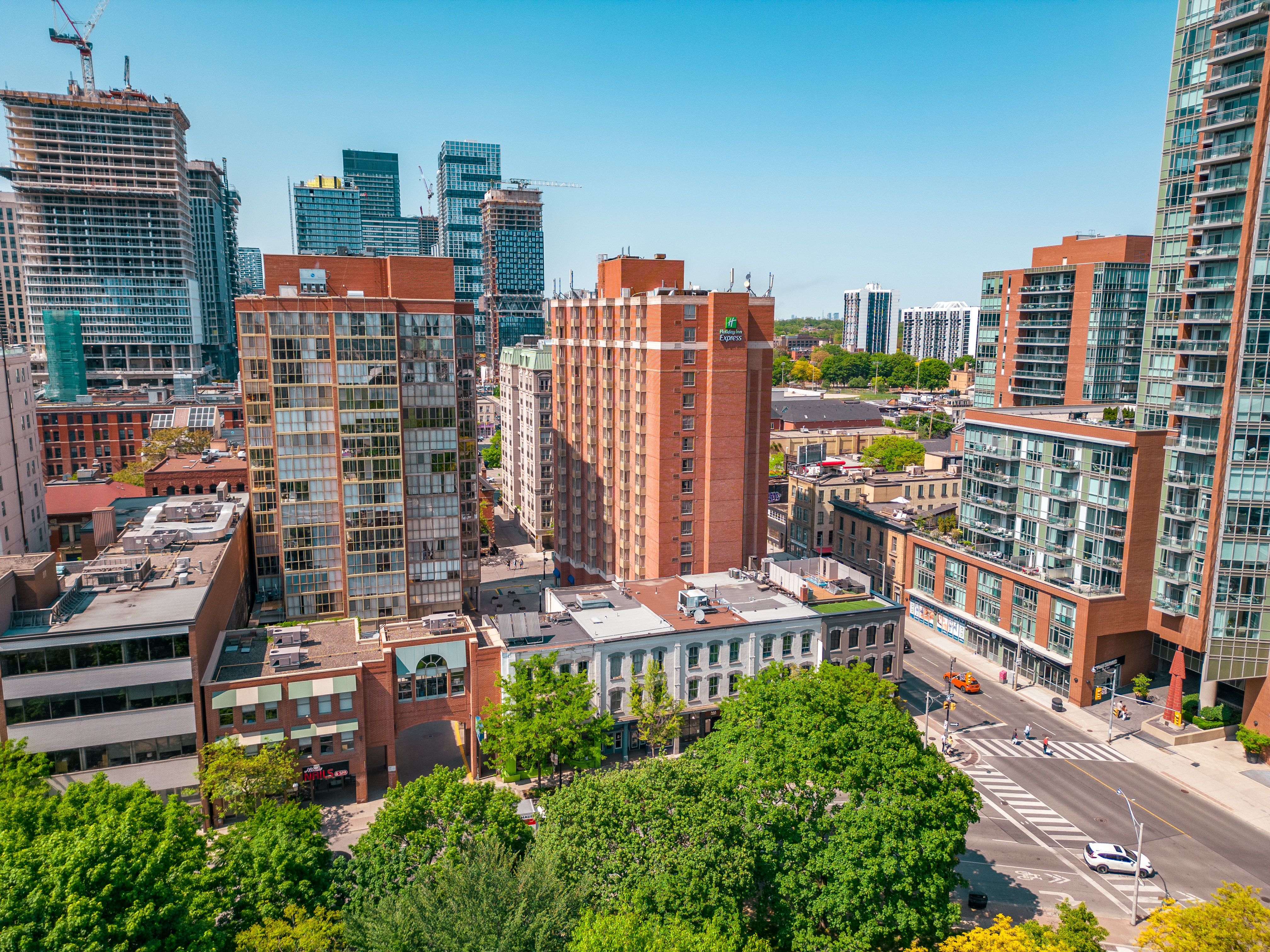 Holiday Inn Express Toronto Downtown 72/76