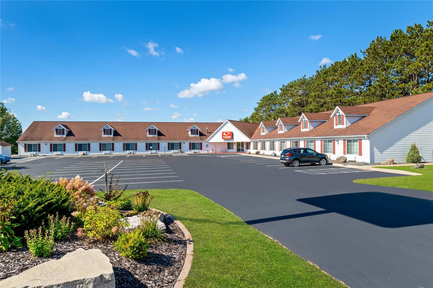 Econo Lodge Inn & Suites Eau Claire South 32/33