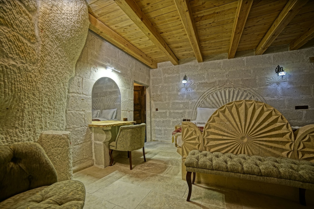 Zeus Cave Suites 18/50