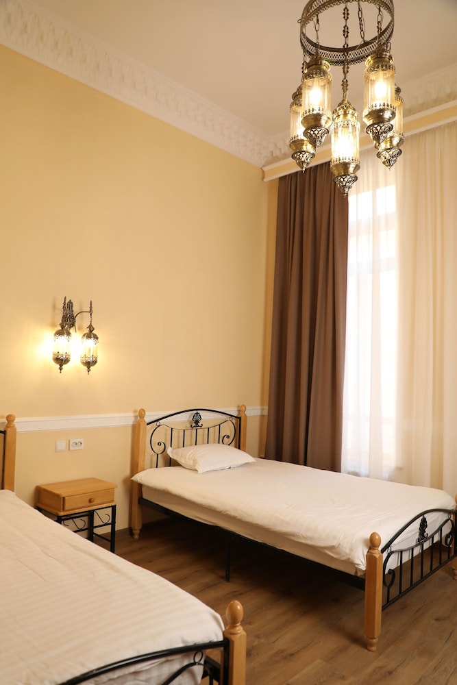 Zargaron Boutique Hotel 8/25