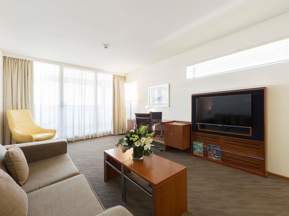 Novotel Canberra 52/72