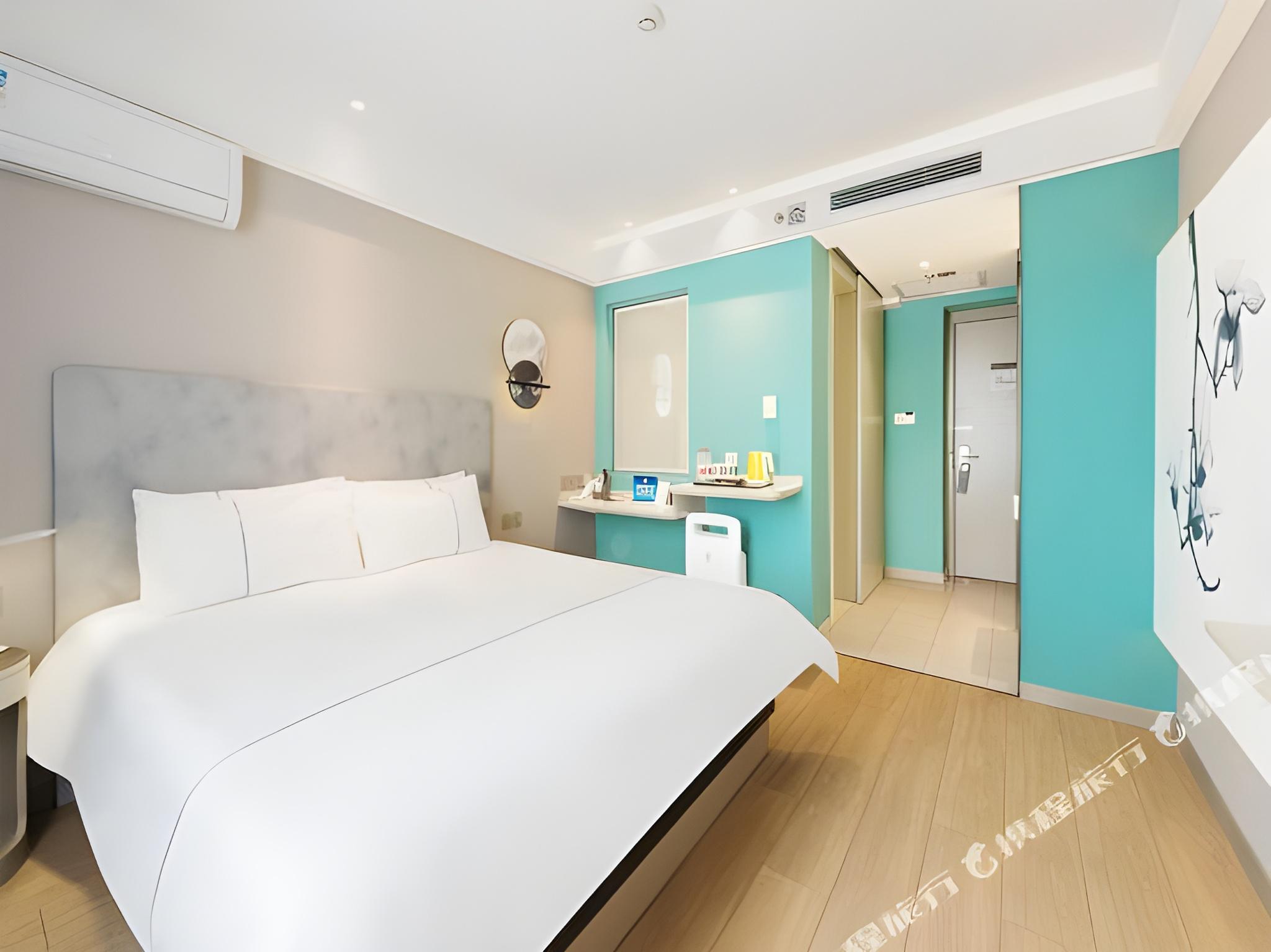 ROOM, DOUBLE BED