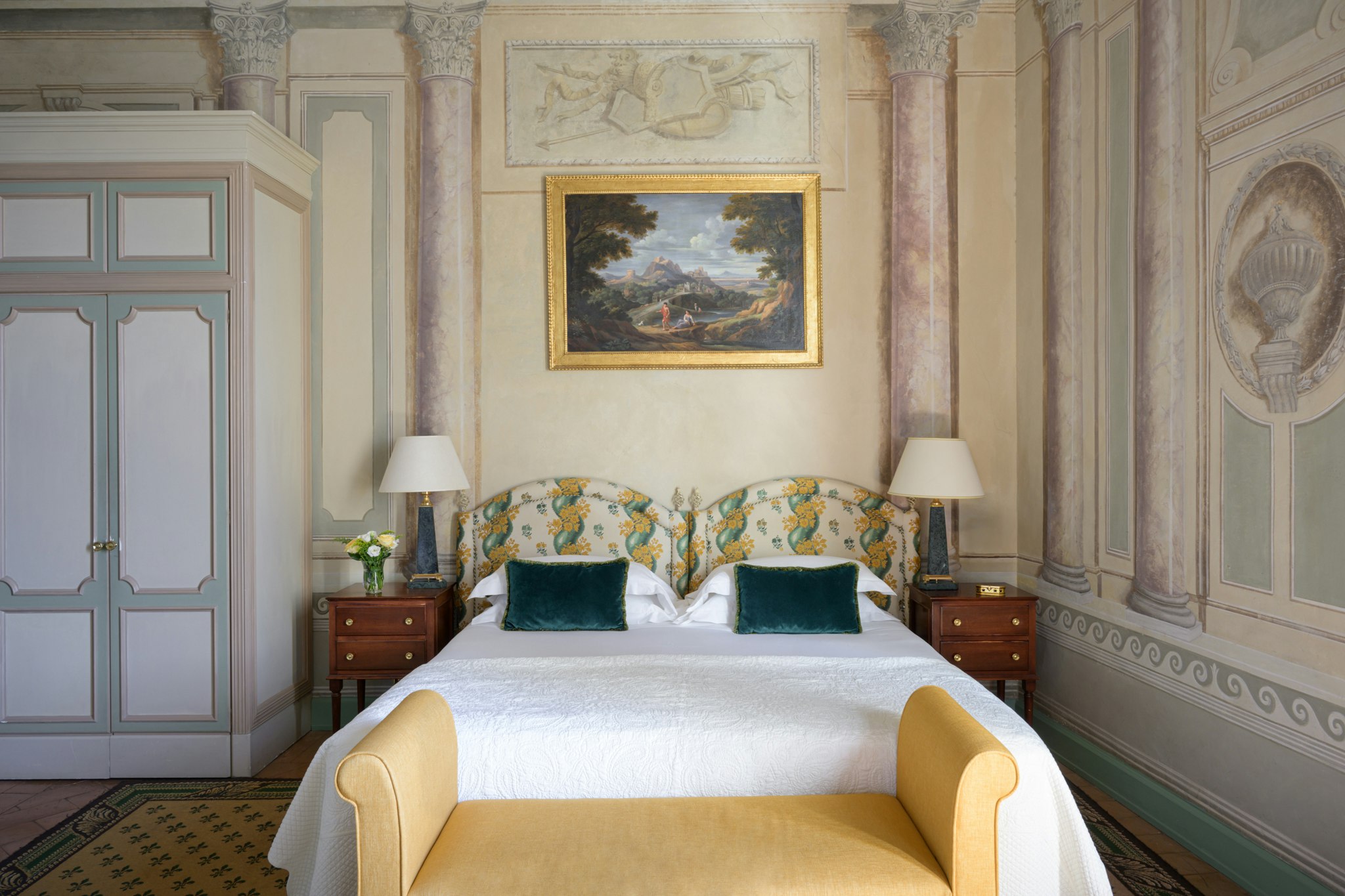 NOBLE, JUNIOR SUITE