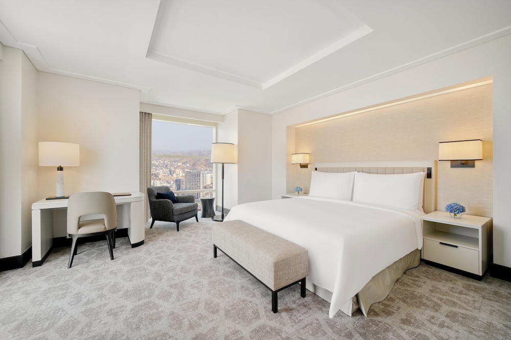 EXECUTIVE, SUITE, CITY VIEW