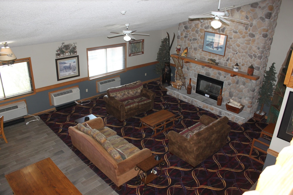 AmericInn By Wyndham West Burlington 32/45