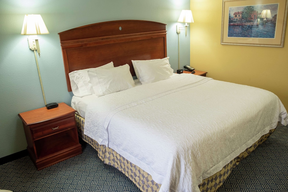 Hampton Inn Lebanon, KY 18/50