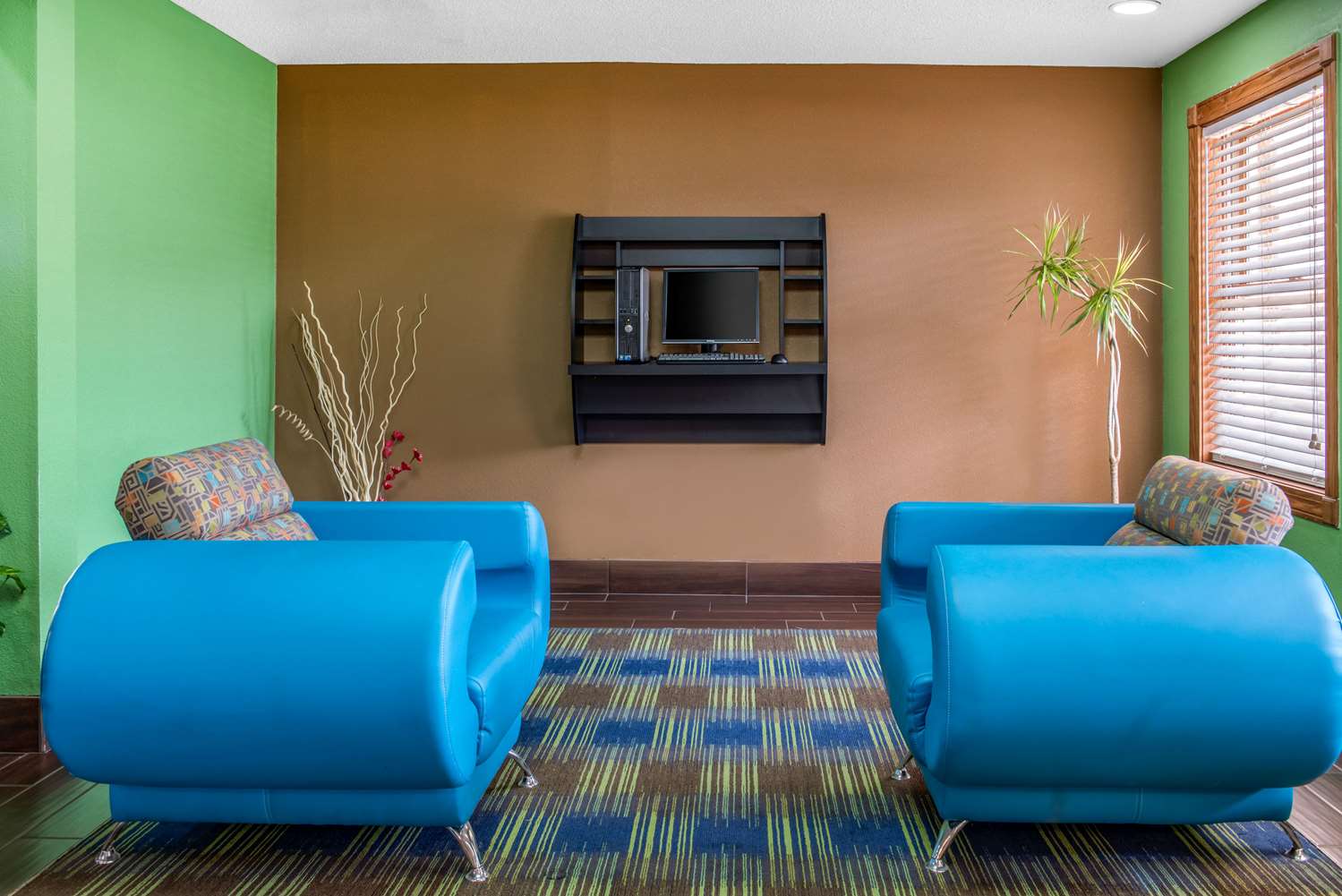 Quality Inn & Suites Bedford West IN 26/40
