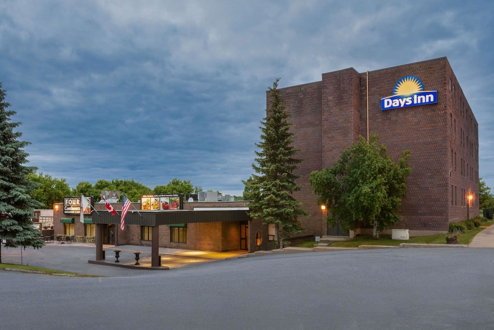 Days Inn by Wyndham Renfrew Conference Centre 1/27