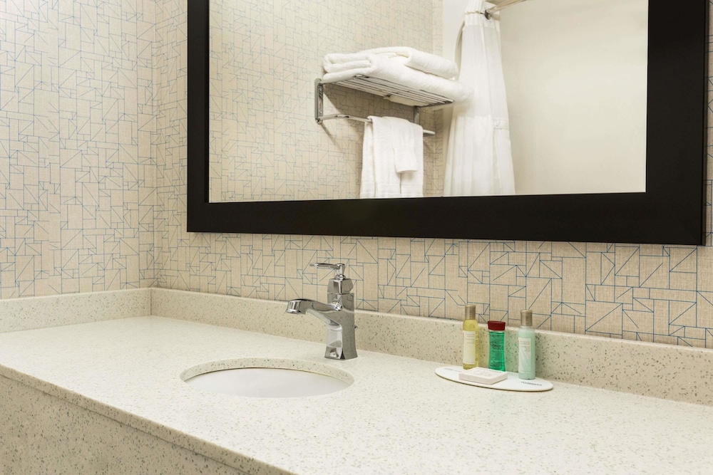 Travelodge By Wyndham Windsor 23/24