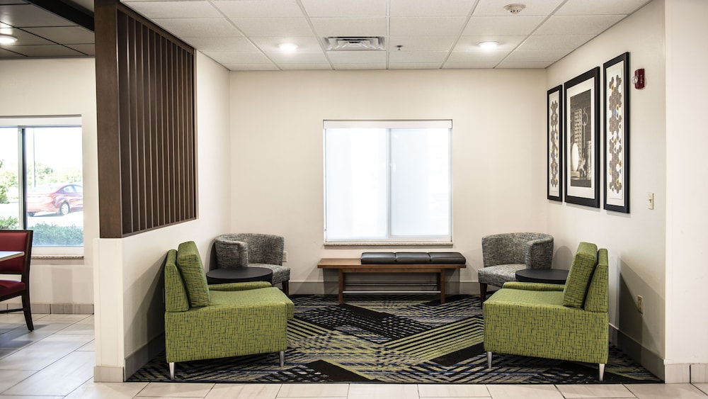 Holiday Inn Express Hotel And Suites Sedalia 50/60